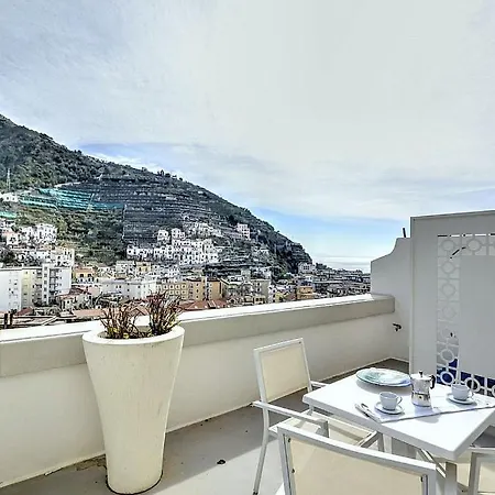 Sleeps 4 Air Con Wifi Maiori