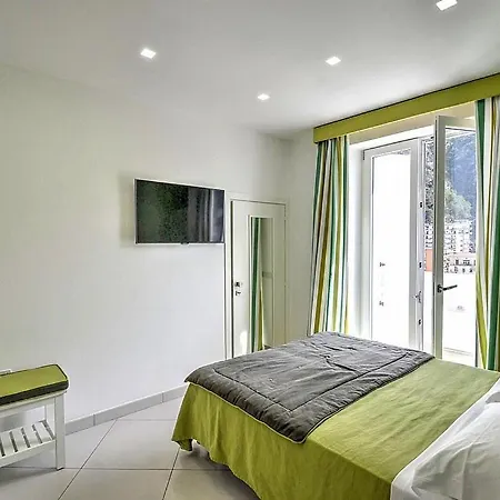 Sleeps 4 Air Con Wifi Holiday home Maiori
