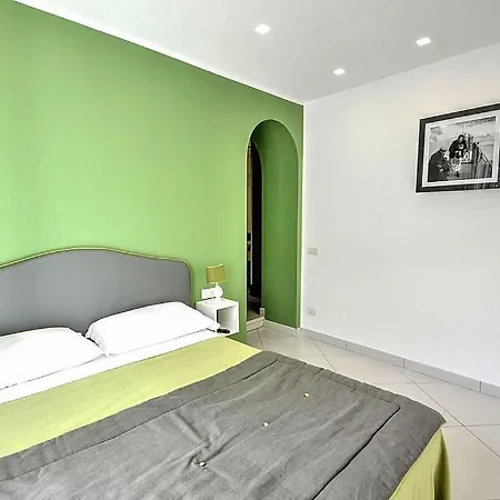 Holiday home Sleeps 4 Air Con Wifi *